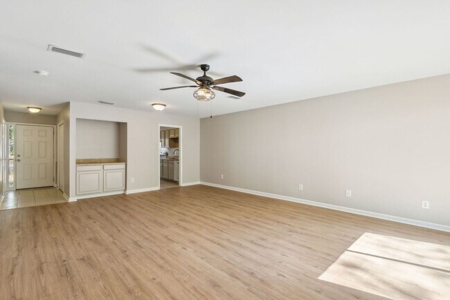 Building Photo - Mariners Walk - Easy walk to the beach