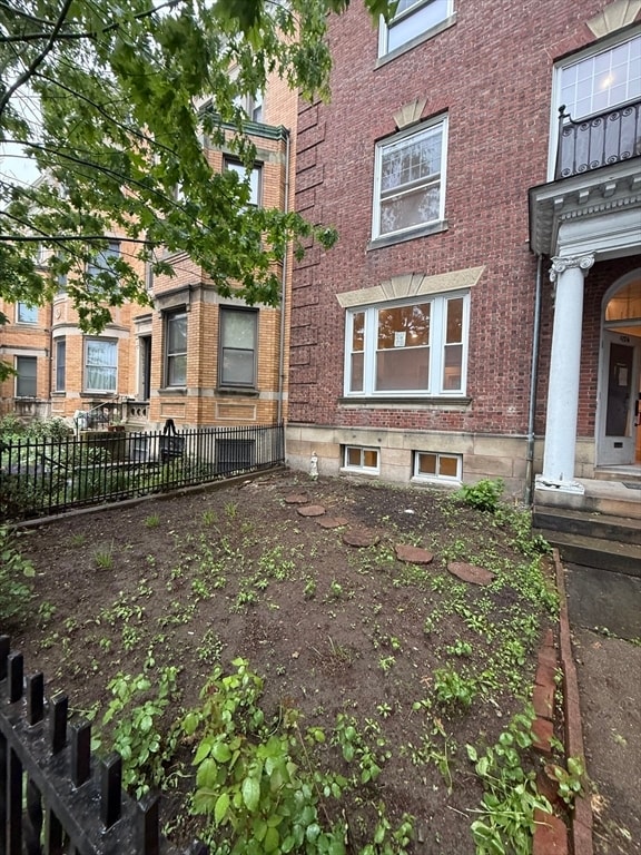 Building Photo - 1726 Beacon St