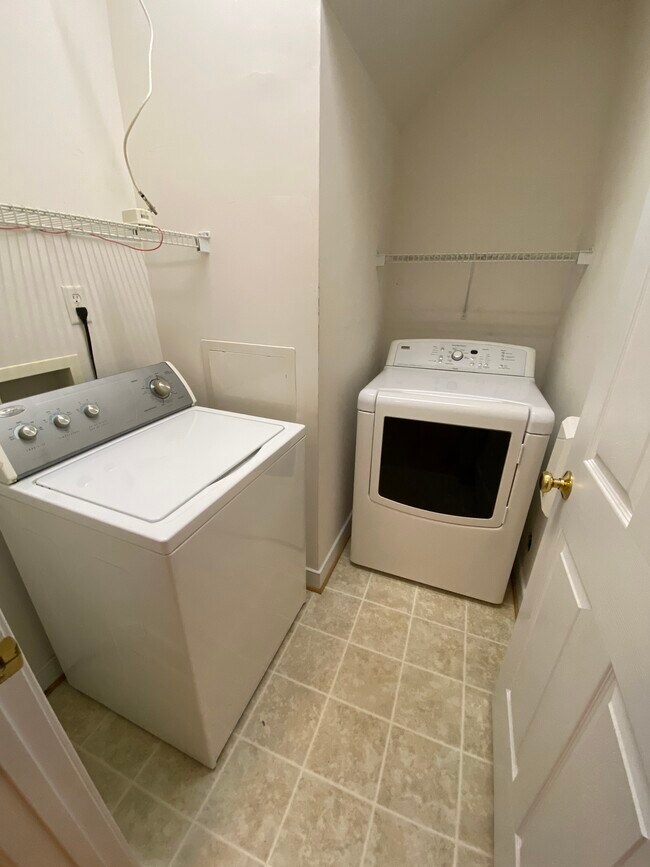 Building Photo - 3401 Bartley Pond Pl