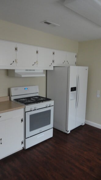 Building Photo - 108 W Garner St