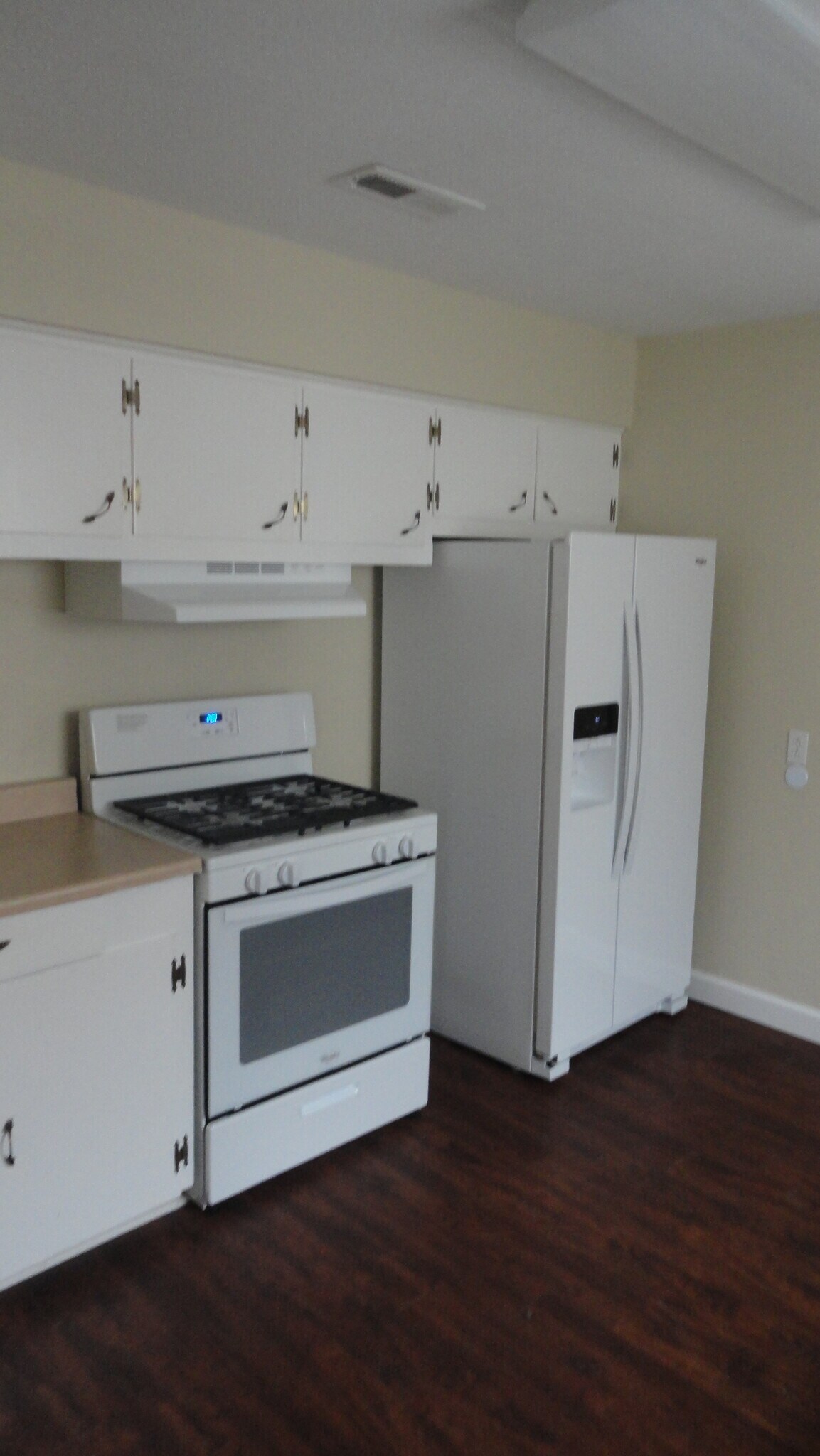 Building Photo - 108 W Garner St