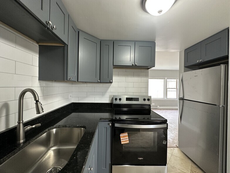 Building Photo - 7632 N Milwaukee Ave