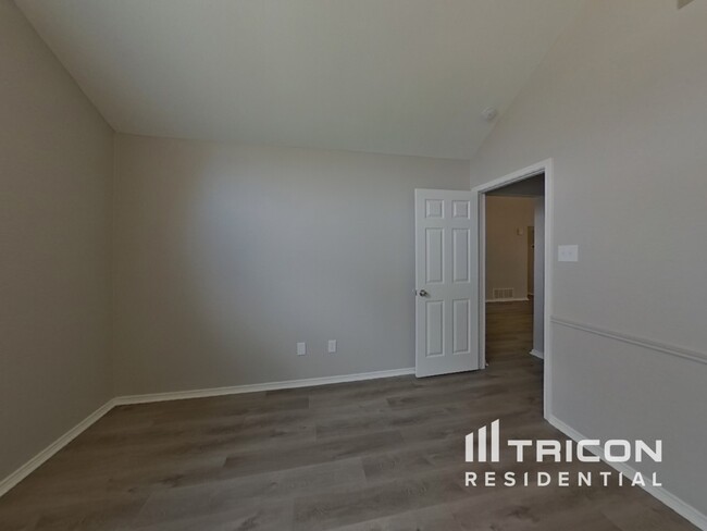 Building Photo - 6301 Brookhaven Trail