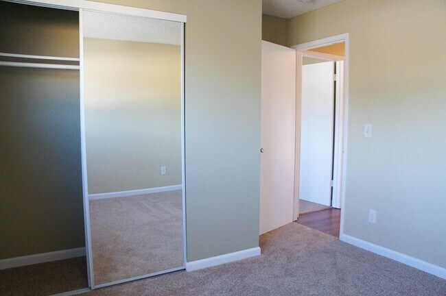 Building Photo - Garden Style 2Bdr in Bustling SE Ready Soon!