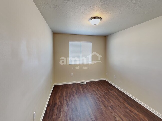 Building Photo - 1991 W 550 N