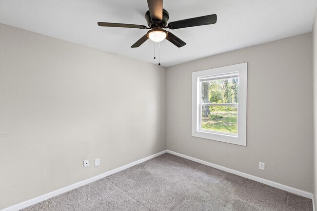 Building Photo - 1831 Catalina Dr