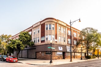 Building Photo - 5836 W Madison