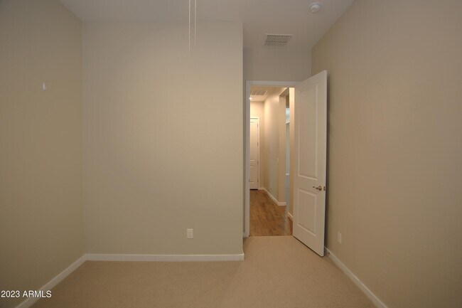 Building Photo - 1201 E Cherrywood Pl