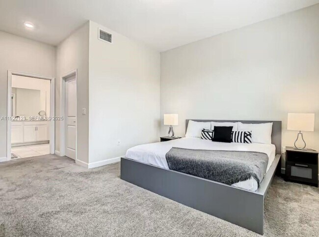 Building Photo - 653 Ocean Course Ave