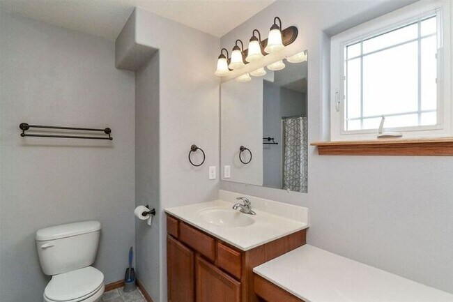 Building Photo - $1,650 | 3 Bedroom, 2.5 Bathroom TOWN HOME | NO PETS | Available for August 1st, 2026 Move In!