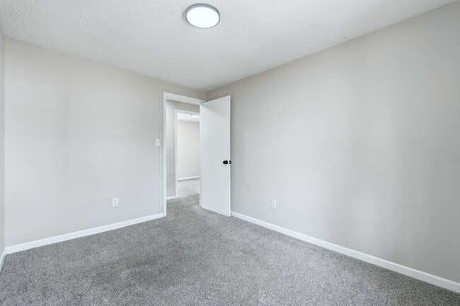 Building Photo - 3-Bedroom w/ New Kitchen Appliances