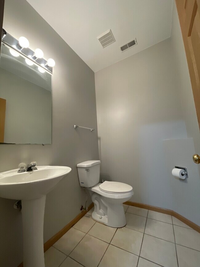 Building Photo - 1207 Brookdale Dr