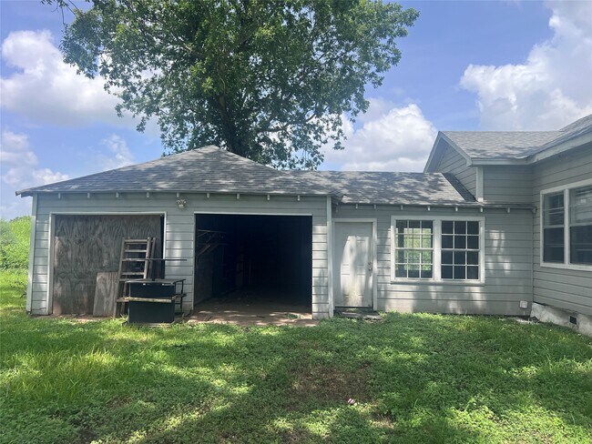 Building Photo - 709 Harrison Ln