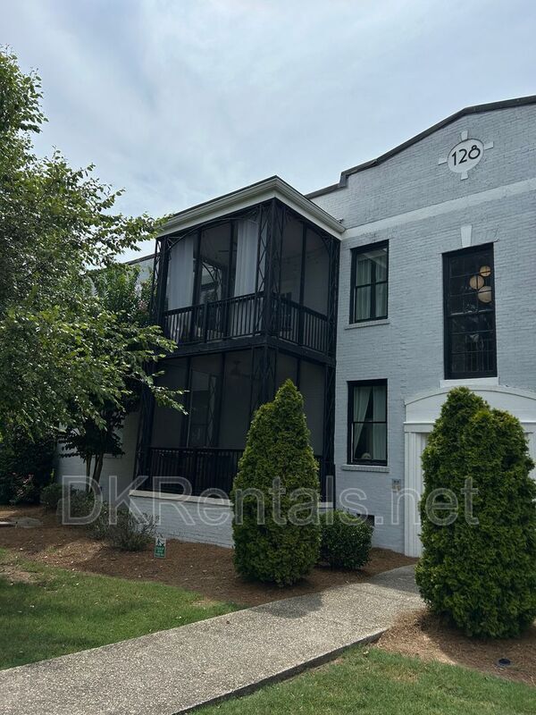 Building Photo - 128 Peachtree Memorial Dr NW