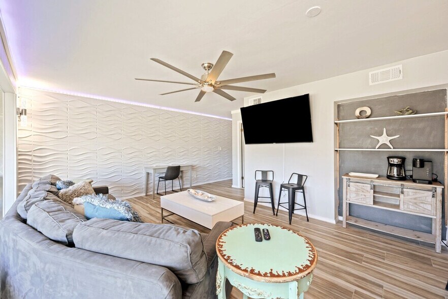 Building Photo - 4000 Gulf Terrace Dr