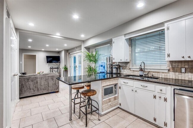 Building Photo - 6551 Highgate Ln