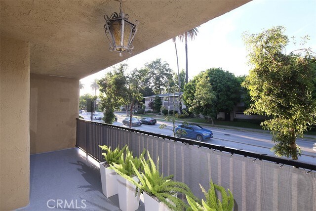 Building Photo - 382 E California Blvd