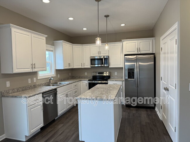 Building Photo - 1032 Matteotti Avenue