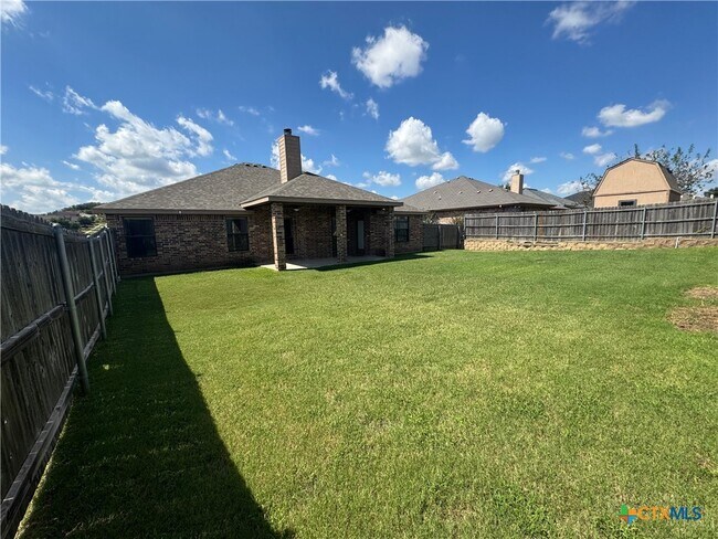 Building Photo - 2501 Traditions Dr
