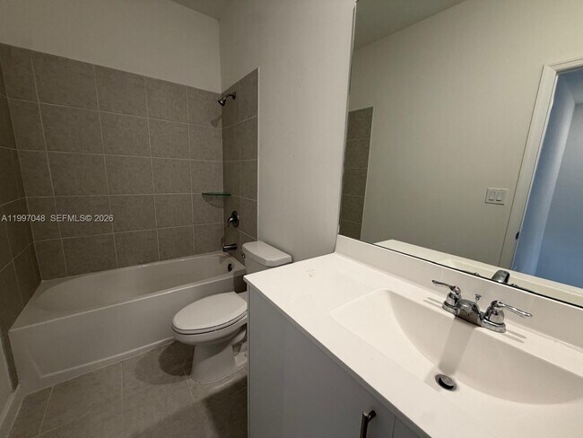 Building Photo - 2659 SE 28th Dr