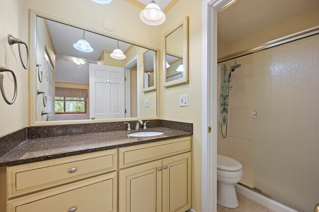 Building Photo - 27 Farmington Chase Crescent