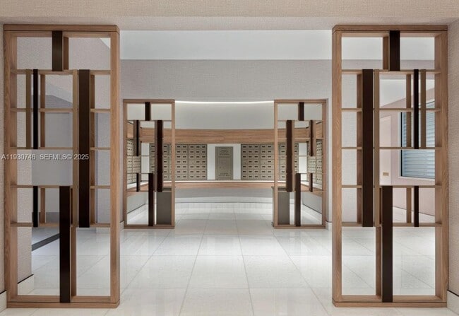 Building Photo - 888 Brickell Key Dr