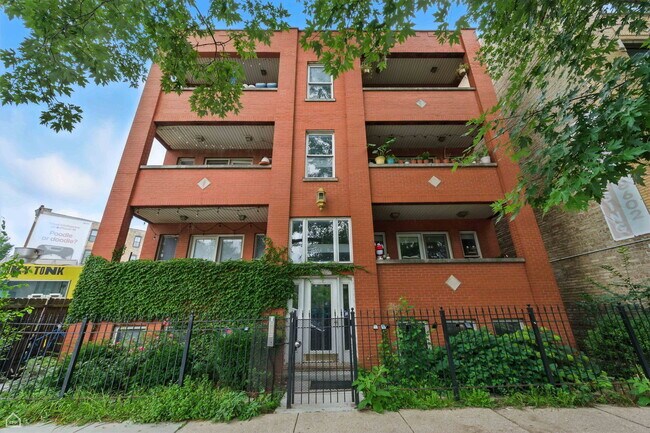Primary Photo - 1535 N Wicker Park Ave