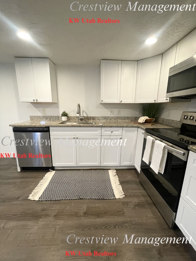 Building Photo - Martin Triplex