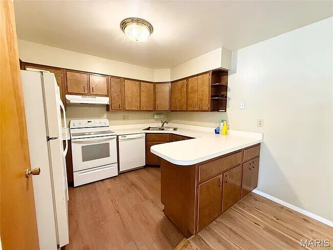 Building Photo - 7601 Hazelcrest Dr