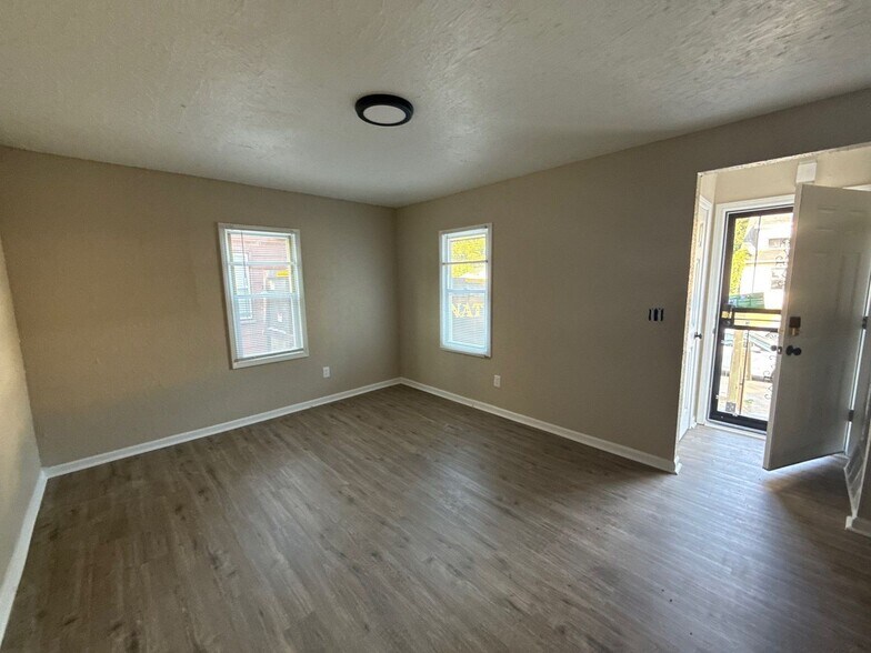 Building Photo - This beautifully updated 3-bedroom, 1-bath single-family home is ready for move-in!