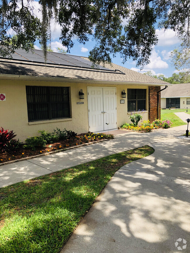 Building Photo - Forest Oaks Villas 55+