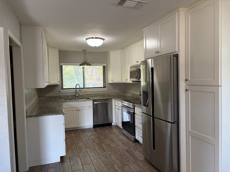 New Appliances Kitchen - 6106 Vance Jackson Rd