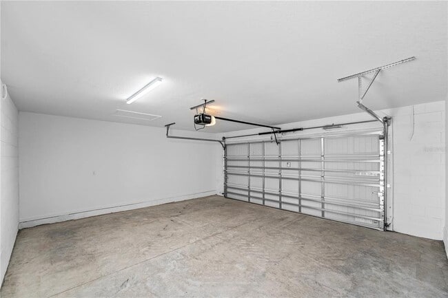 Building Photo - 1367 Mount Royal Dr