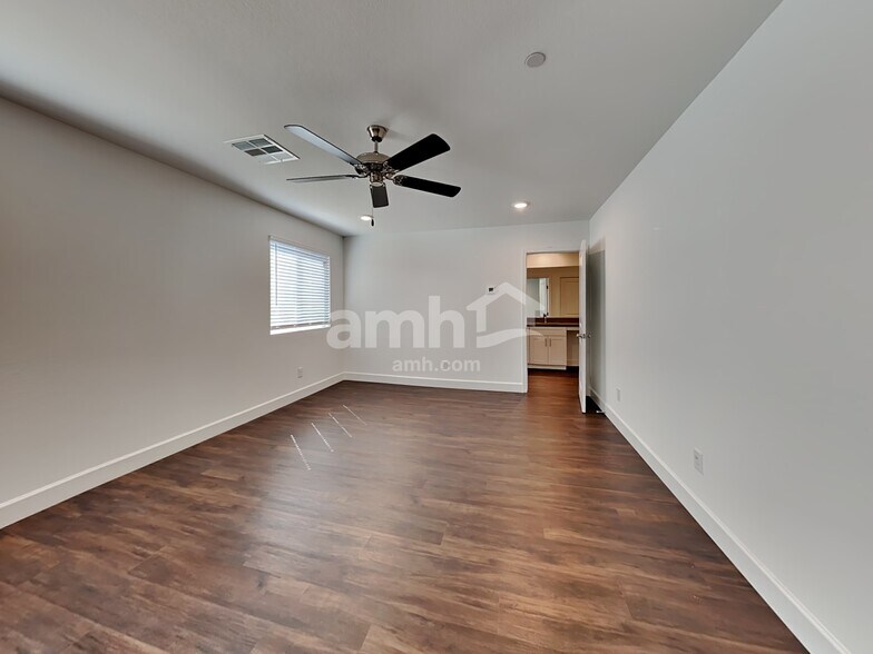 Building Photo - 285 Yasmin Daylily Place