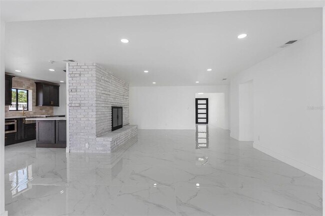 Building Photo - 520 115th Ave