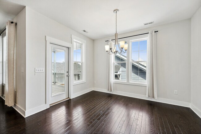 Building Photo - 1612 Tunnel St