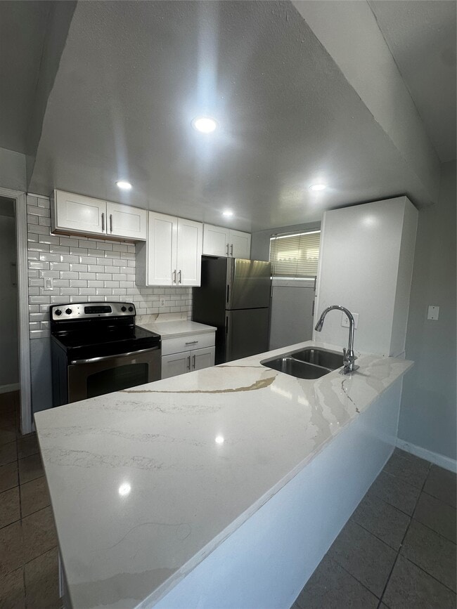 Building Photo - 8110 Albacore Dr