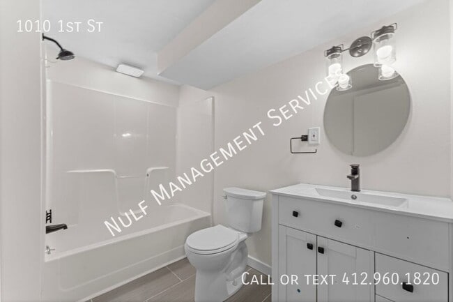 Building Photo - 1010 1st St