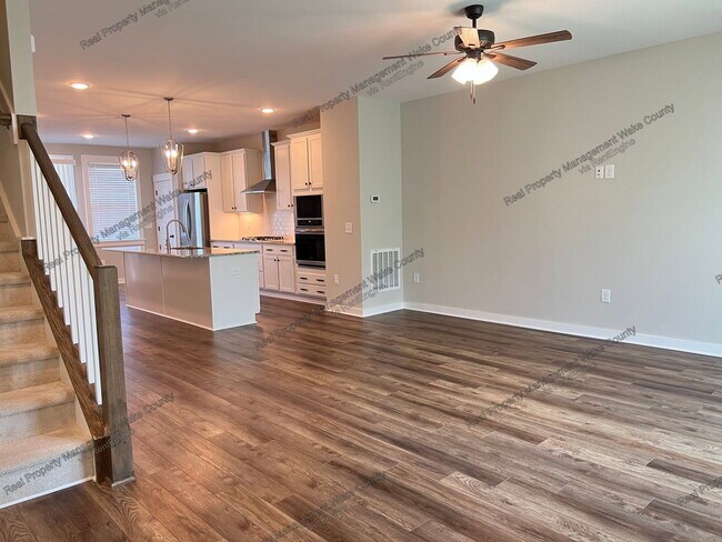 Building Photo - 445 Rally Point Pl