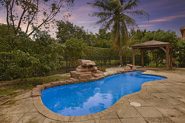 Building Photo - 748 Cresta Cir