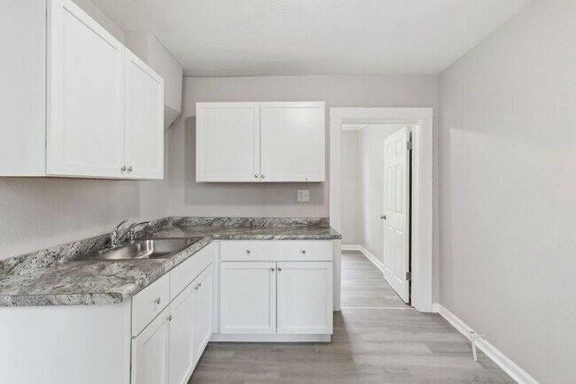 Building Photo - 336 Colburn St