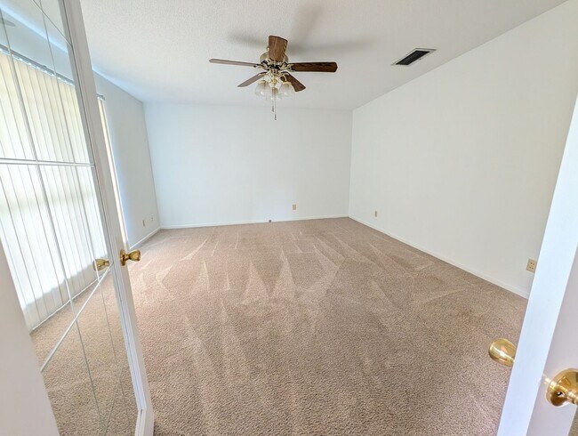 Building Photo - Summit Duplex