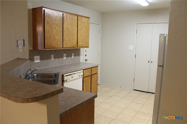 Building Photo - 2706 Alma Dr