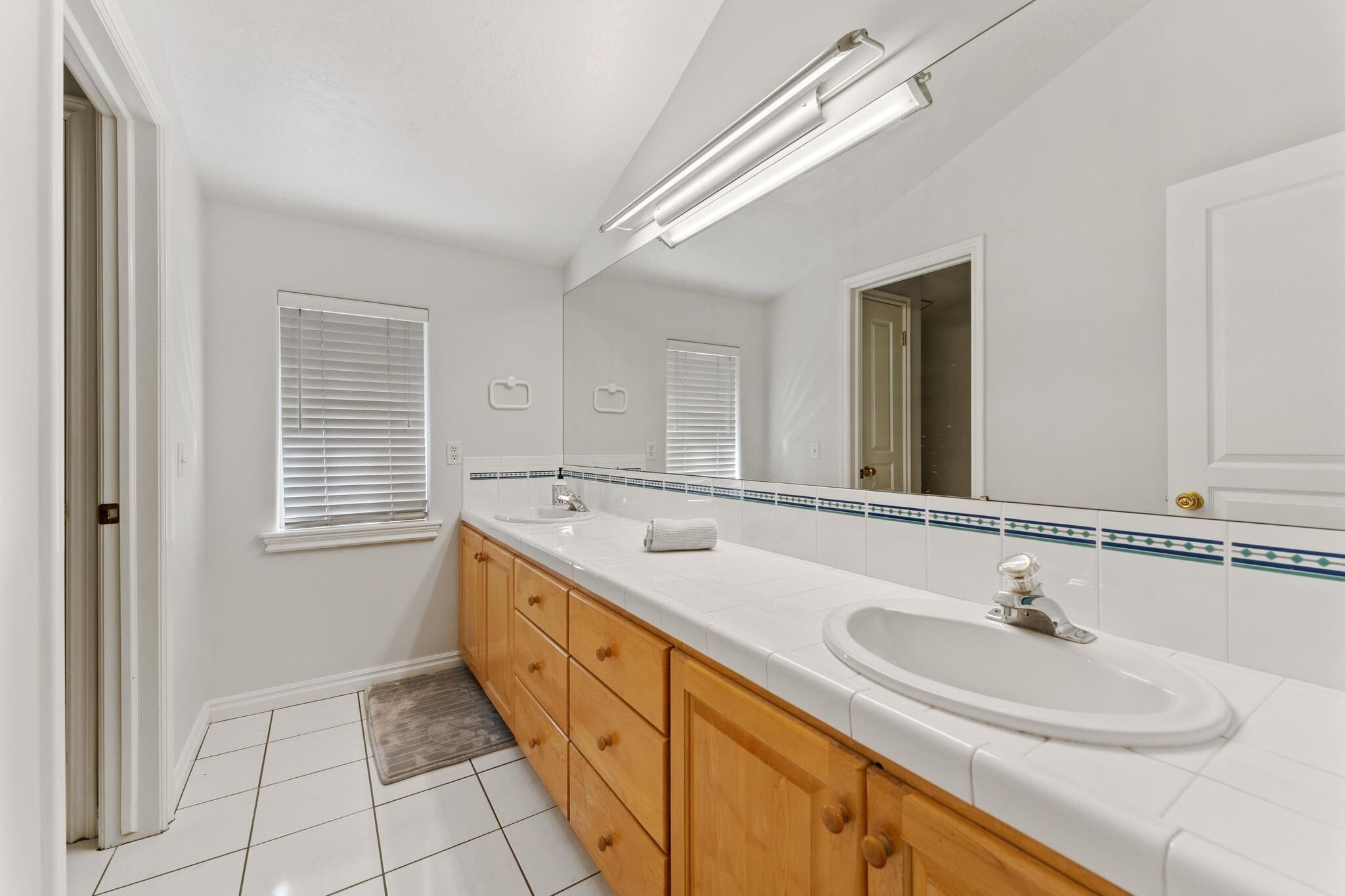 Building Photo - 2586 E 6710 S