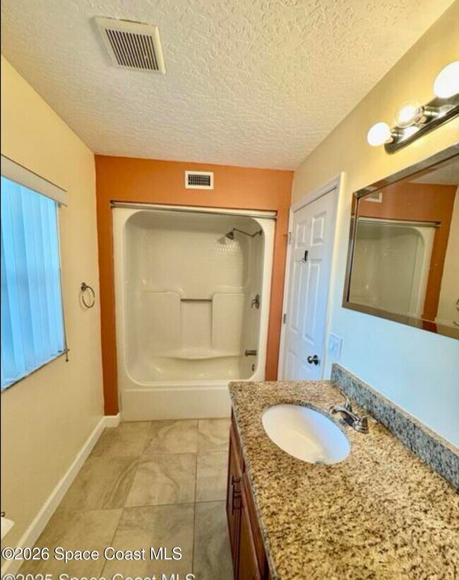 Building Photo - 1458 Guava Ave