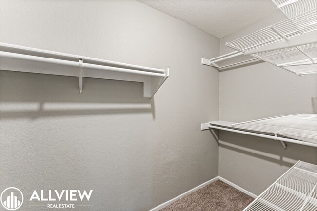 Building Photo - Beautifully Updated 2 Bed/2 Bath in Guard-...