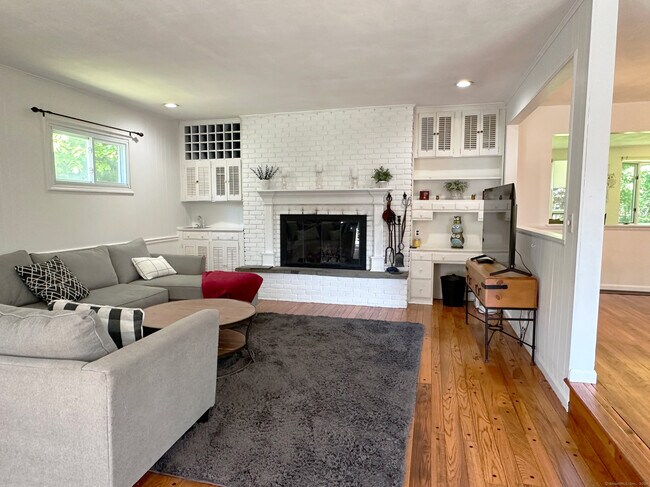 Building Photo - 39 Mohawk Dr