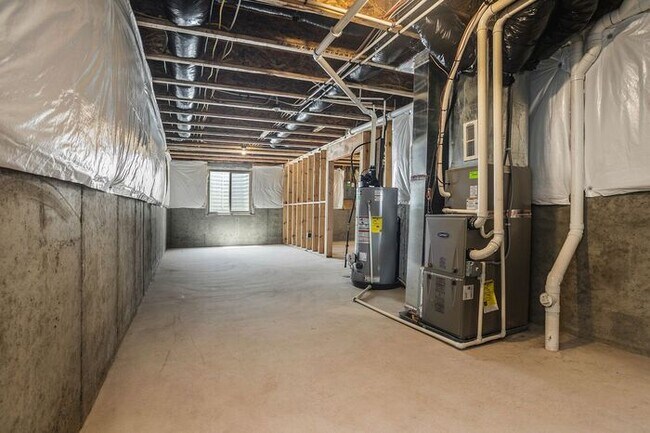 Building Photo - 5643 Claremount St