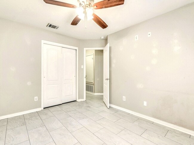 Building Photo - Comfortable 3BR / 2BA Home with Fireplace, Natural Light & Private Backyard