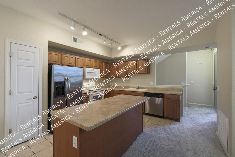 Building Photo - 18250 N Cave Creek Rd